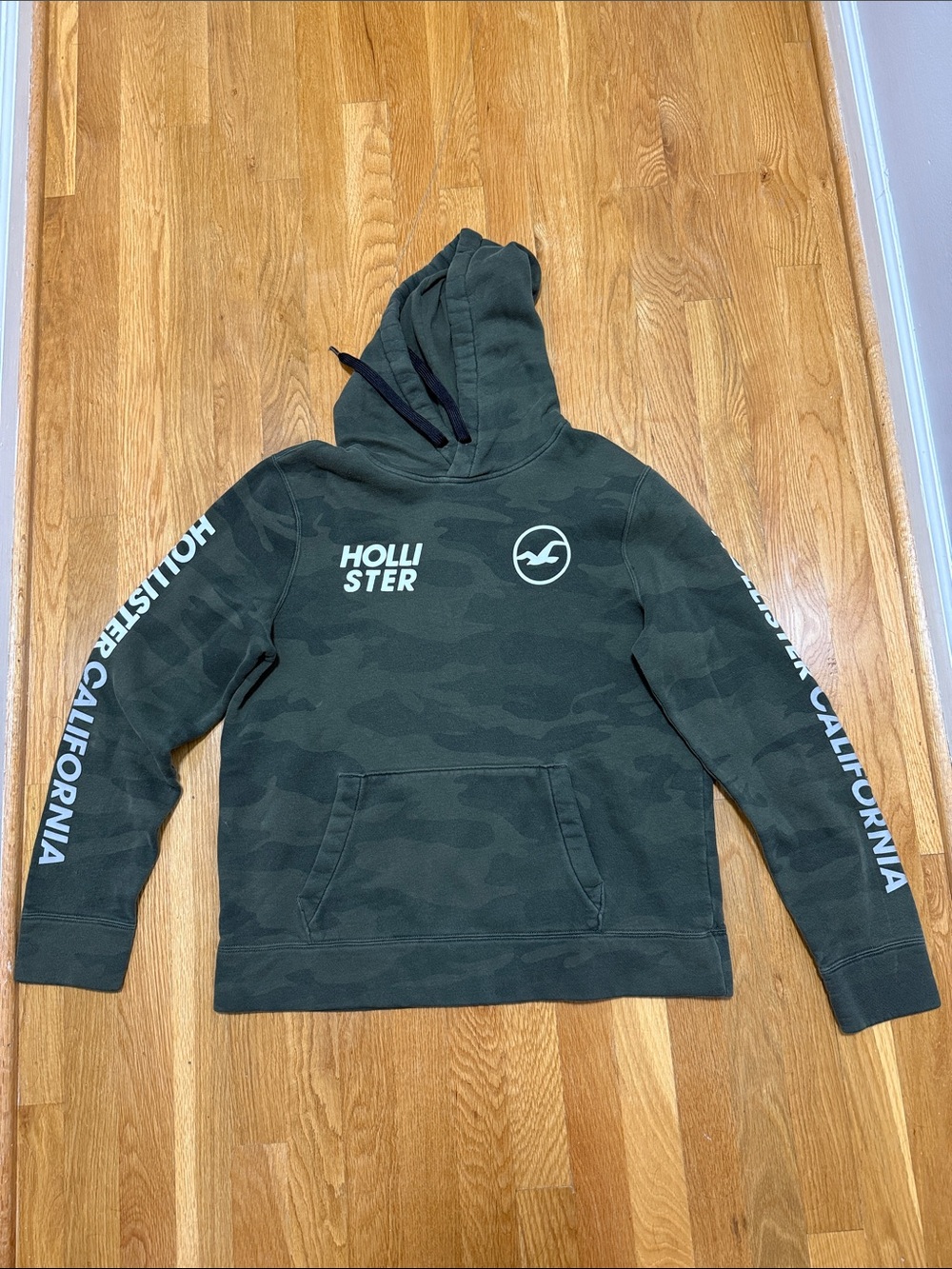 Hollister Men’s Dark Green Camo Crewneck Pullover